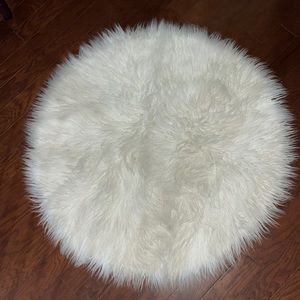 Pillowfort white fluffy area rug